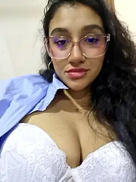 Snapshot of ValentiinaCruz chatting on January 6, 2026, 9:08 pm ValentiinaCruz online show from January 6, 2026, 9:08 pm