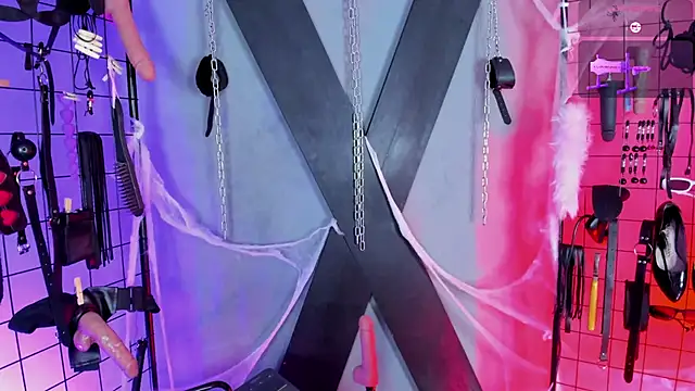 Snapshot of VictoryaLiah_BDSM chatting on October 28, 2025, 10:47 am VictoryaLiah BDSM online show from October 28, 2025, 10:47 am