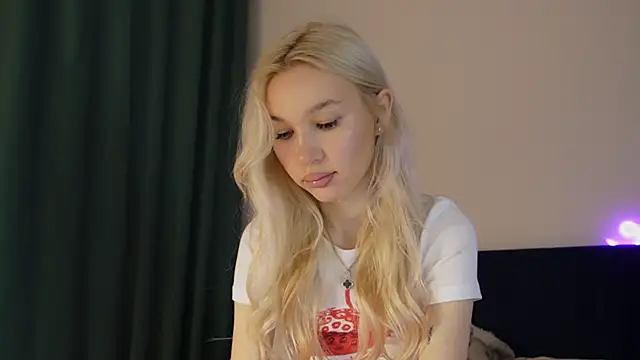 cuteleraay online show from February 8, 2026, 7:00 pm