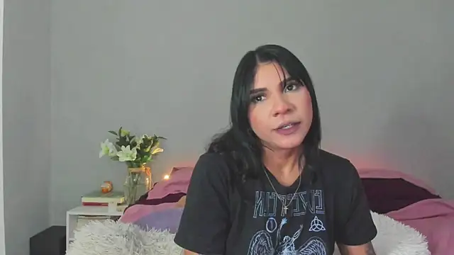 Laura-angeel online show from November 26, 2025, 7:58 pm