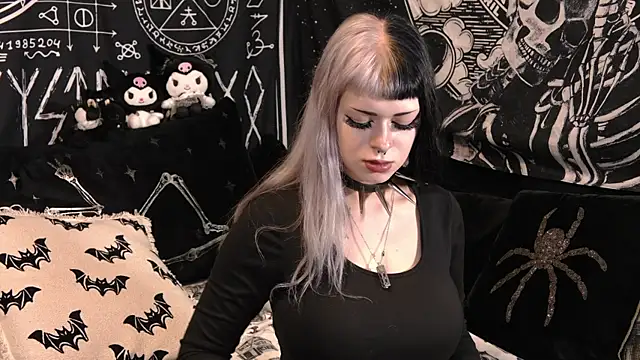 Snapshot of Paige_Turner chatting on April 7, 2026, 1:18 am Paige Turner online show from April 7, 2026, 1:18 am