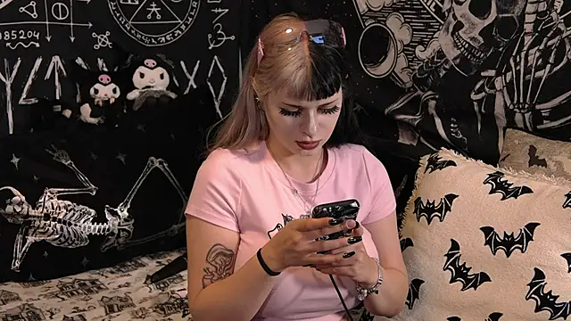Snapshot of Paige_Turner chatting on April 24, 2026, 1:18 am Paige Turner online show from April 24, 2026, 1:18 am