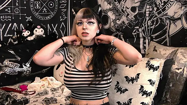 Snapshot of Paige_Turner chatting on March 14, 2026, 12:05 am Paige Turner online show from March 14, 2026, 12:05 am