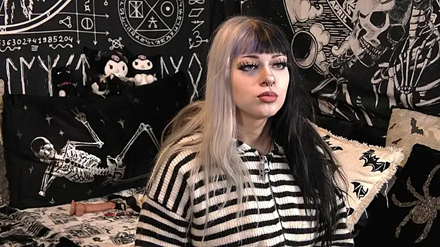Snapshot of Paige_Turner chatting on March 25, 2026, 12:22 am Paige Turner online show from March 25, 2026, 12:22 am