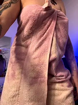 Snapshot of Paulina-Wells chatting on November 15, 2025, 9:08 pm Paulina-Wells online show from November 15, 2025, 9:08 pm