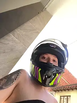 Snapshot of Paulina-Wells chatting on November 2, 2025, 8:14 pm Paulina-Wells online show from November 2, 2025, 8:14 pm