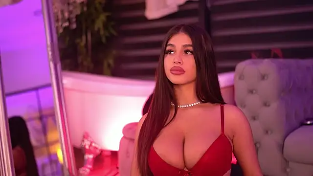 Snapshot of BellaNoirre chatting on December 22, 2025, 5:57 pm BellaNoirre online show from December 22, 2025, 5:57 pm