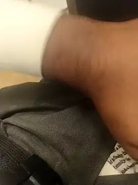 hotboy43339 online show from February 12, 2026, 9:20 am