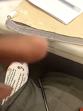 hotboy43339 online show from January 6, 2026, 3:43 am