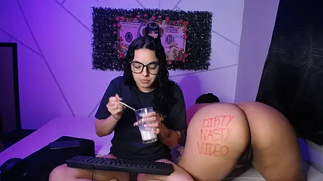 Snapshot of Sweet_Dirty_Baby chatting on July 8, 2026, 7:20 am Sweet Dirty Baby online show from July 8, 2026, 7:20 am