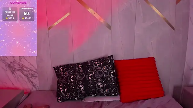 Snapshot of Ravenna666_ chatting on December 14, 2025, 11:38 am Ravenna666 online show from December 14, 2025, 11:38 am