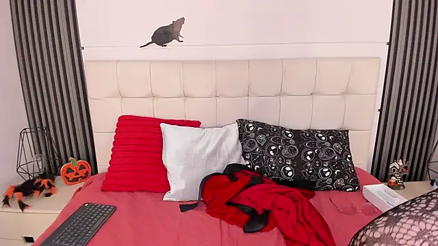 Snapshot of Ravenna666_ chatting on October 26, 2025, 4:35 am Ravenna666 online show from October 26, 2025, 4:35 am