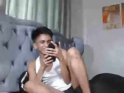 Snapshot of charlie0728 chatting on December 22, 2025, 2:22 am charlie0728 online show from December 22, 2025, 2:22 am