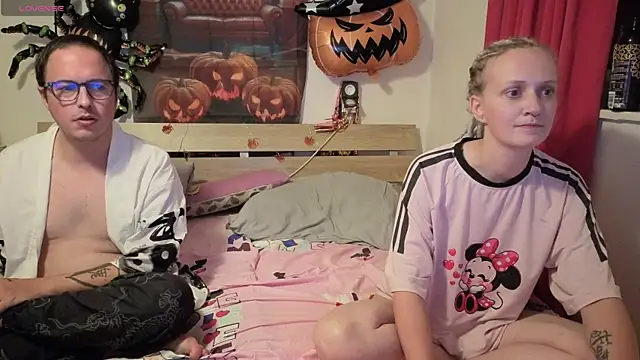 lisa yummi online show from October 22, 2025, 9:24 pm