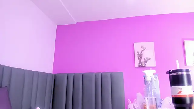 catalina jolie online show from April 3, 2026, 8:10 am