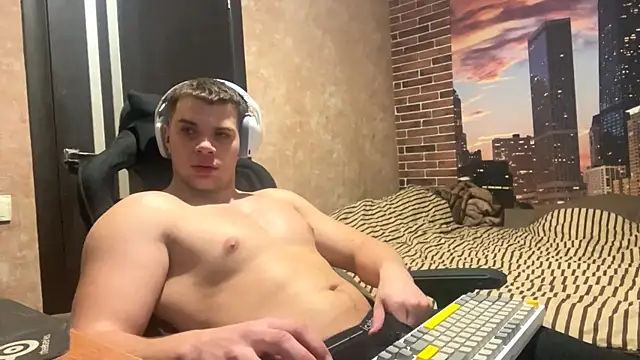 MusclePhantom online show from February 17, 2026, 9:23 pm