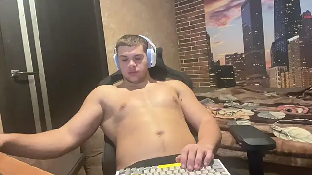 MusclePhantom online show from October 26, 2025, 8:31 pm