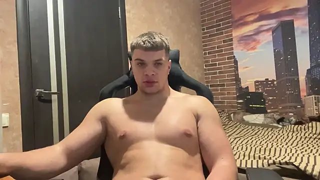 MusclePhantom online show from December 16, 2025, 10:03 pm