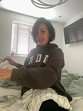 BELLABLACKXUK online show from April 23, 2026, 8:43 am