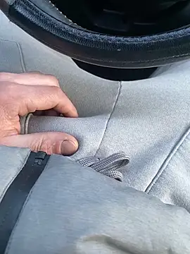 wwwiiilll online show from April 23, 2026, 4:19 pm