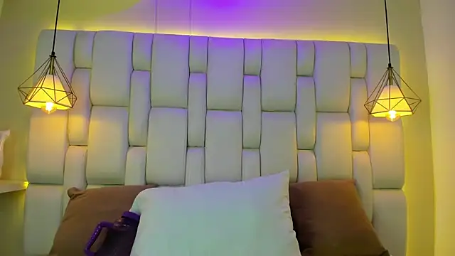 Snapshot of HannaPotther chatting on November 19, 2025, 11:21 am HannaPotther online show from November 19, 2025, 11:21 am