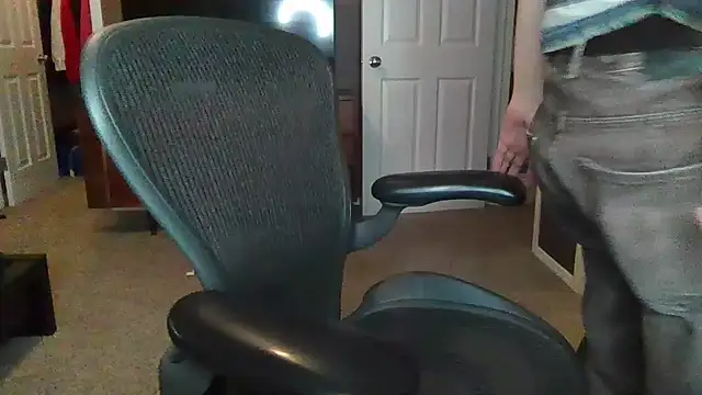 jjjjjfive online show from October 1, 2025, 5:45 am