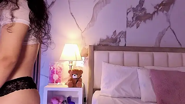 Snapshot of LunaRosse_ chatting on January 7, 2026, 11:37 am LunaRosse online show from January 7, 2026, 11:37 am