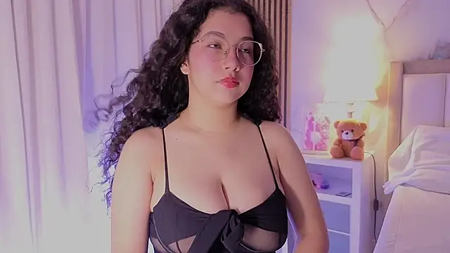 Snapshot of LunaRosse_ chatting on March 26, 2026, 10:24 am LunaRosse online show from March 26, 2026, 10:24 am