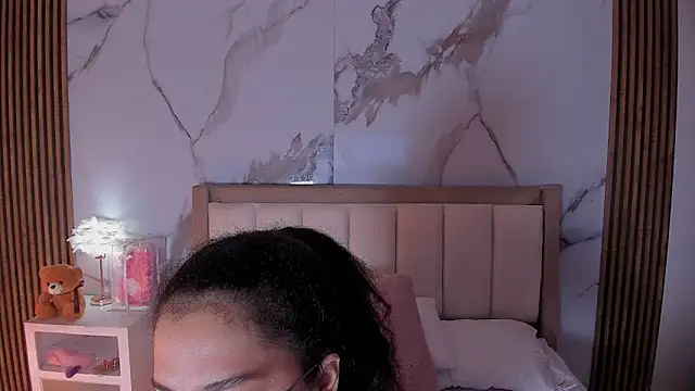Snapshot of LunaRosse_ chatting on May 28, 2026, 11:27 am LunaRosse online show from May 28, 2026, 11:27 am
