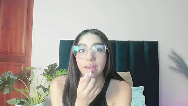 Snapshot of IvyJhons chatting on December 16, 2025, 12:09 pm IvyJhons online show from December 16, 2025, 12:09 pm