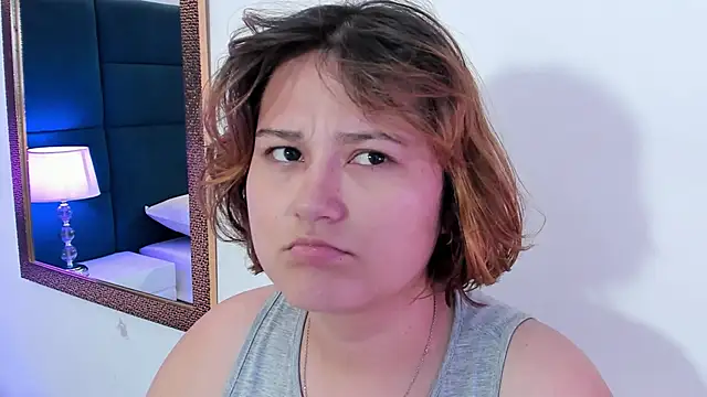 isa grey  online show from November 10, 2025, 4:39 am