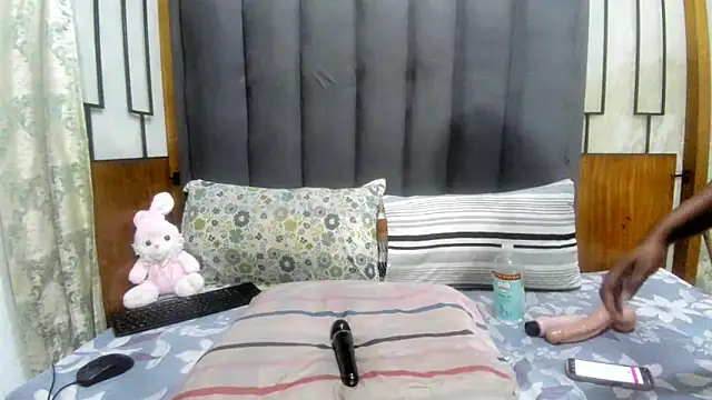 Snapshot of MrsMxx25 chatting on February 7, 2026, 7:55 pm MrsMxx25 online show from February 7, 2026, 7:55 pm