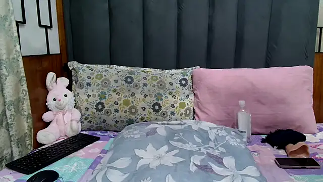 Snapshot of MrsMxx25 chatting on February 11, 2026, 7:03 pm MrsMxx25 online show from February 11, 2026, 7:03 pm