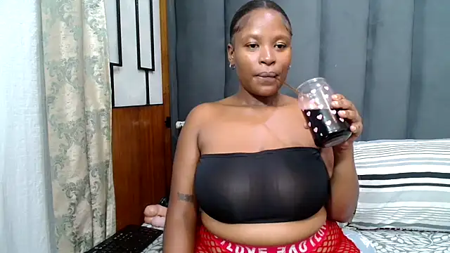 Snapshot of MrsMxx25 chatting on February 14, 2026, 8:20 pm MrsMxx25 online show from February 14, 2026, 8:20 pm