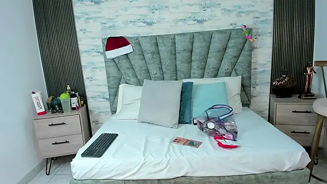 Snapshot of ShanelEvans chatting on December 4, 2025, 6:29 pm ShanelEvans online show from December 4, 2025, 6:29 pm