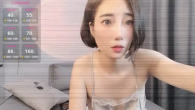 Snapshot of YIWA-2000 chatting on September 14, 2025, 6:03 am YIWA-2000 online show from September 14, 2025, 6:03 am