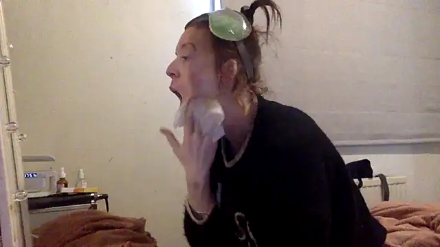 Snapshot of Bellababexox chatting on May 13, 2026, 4:58 pm Bellababexox online show from May 13, 2026, 4:58 pm