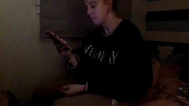 Snapshot of Bellababexox chatting on May 15, 2026, 11:03 pm Bellababexox online show from May 15, 2026, 11:03 pm
