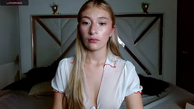 SophiaaLee online show from September 9, 2025, 10:41 pm