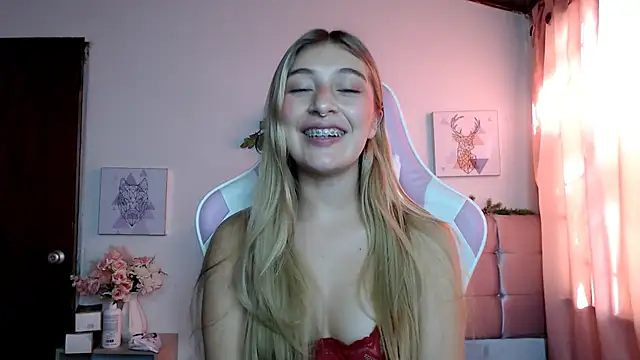 SophiaaLee online show from March 19, 2026, 9:04 pm