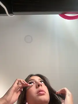 Mavii  online show from October 11, 2025, 3:57 pm