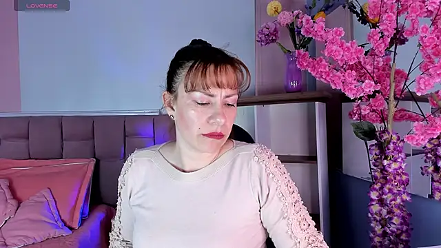 Snapshot of AmaraMoon_ chatting on September 17, 2025, 8:44 pm AmaraMoon online show from September 17, 2025, 8:44 pm