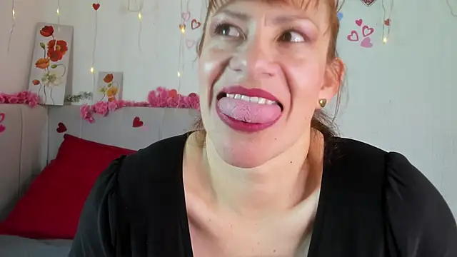 Snapshot of AmaraMoon_ chatting on October 3, 2025, 7:59 pm AmaraMoon online show from October 3, 2025, 7:59 pm