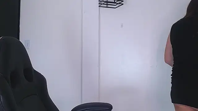 Snapshot of AmaraMoon_ chatting on October 15, 2025, 6:49 pm AmaraMoon online show from October 15, 2025, 6:49 pm