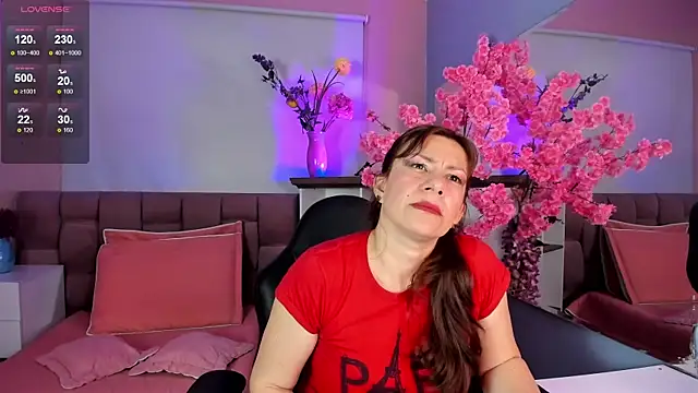 Snapshot of AmaraMoon_ chatting on October 9, 2025, 8:42 pm AmaraMoon online show from October 9, 2025, 8:42 pm