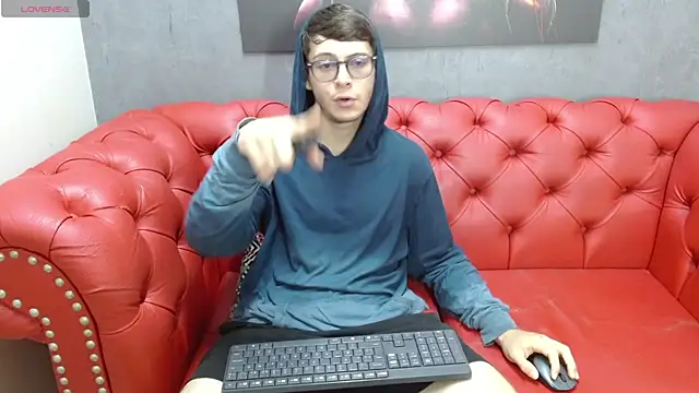 Stuart White online show from October 22, 2025, 1:54 pm
