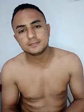 Geral Yeraldyn09 online show from October 23, 2025, 1:26 am