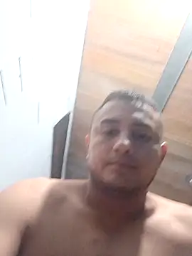 Geral Yeraldyn09 online show from November 15, 2025, 7:29 pm