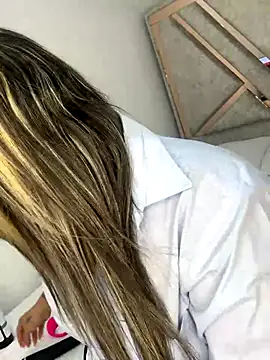 ashley-swift- online show from September 17, 2025, 5:31 am