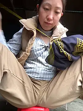 Huong-Ly online show from November 20, 2025, 1:28 am